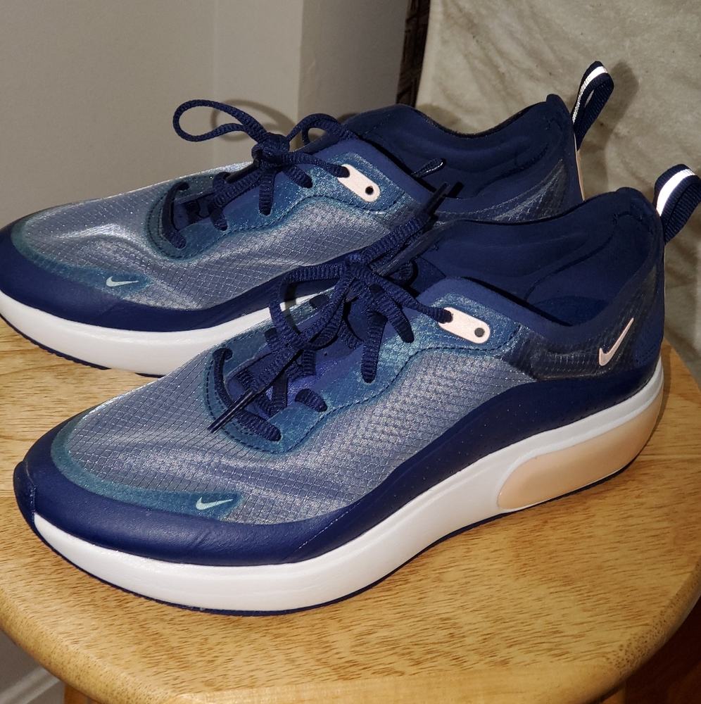 Women's size 7.5 Nike Air Max